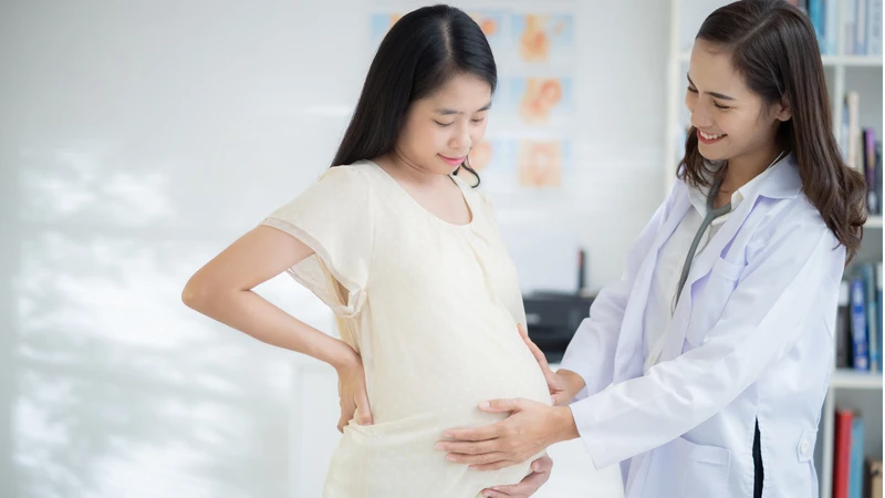 Bác sĩ sẽ giúp mẹ bầu xây dựng chế độ ăn phù hợp với tình trạng sức khỏe
