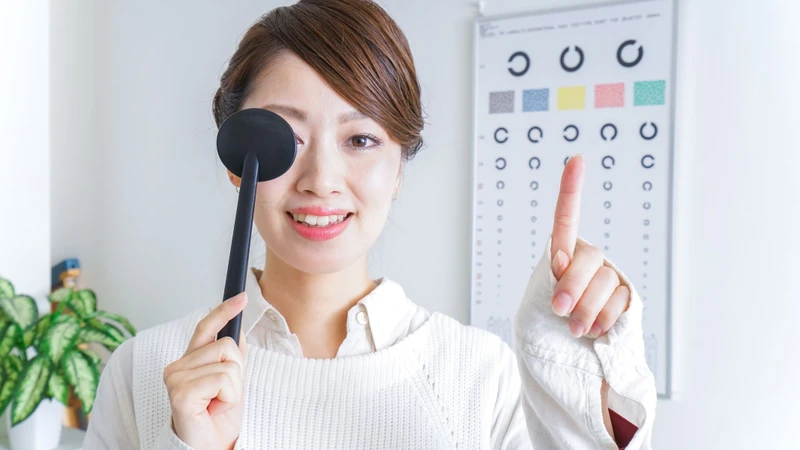 Khám mắt định kỳ giúp điều chỉnh kịp thời và phát hiện sớm các bất thường khúc xạ
