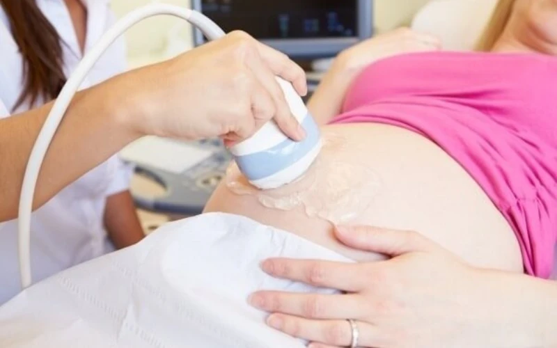 Mẹ bầu cần siêu âm đo chiều dài kênh cổ tử cung và siêu âm theo dõi thai định kỳ để phát hiện sớm các dấu hiệu bất thường