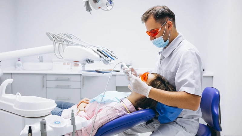 Thăm khám nha sĩ ngay khi có dấu hiệu bất thường
