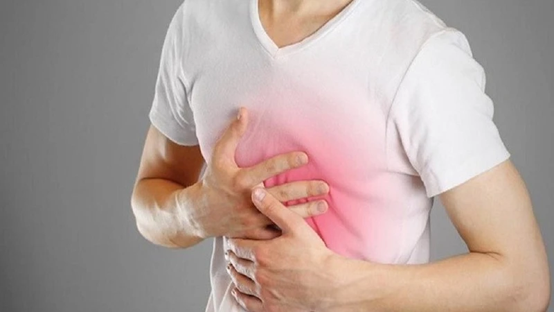 Vấn đề tiêu hoá gây khó chịu ở gần xương ức