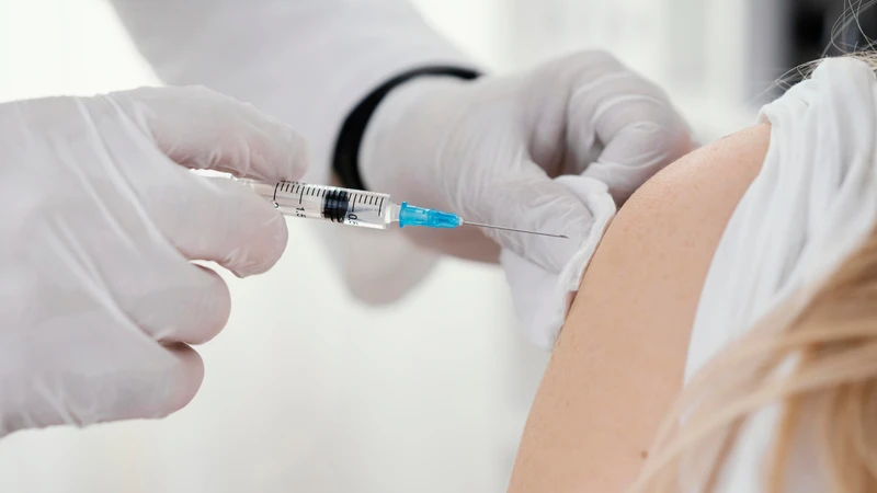 Chủ động tiêm vắc xin cúm hằng năm để phòng ngừa bệnh