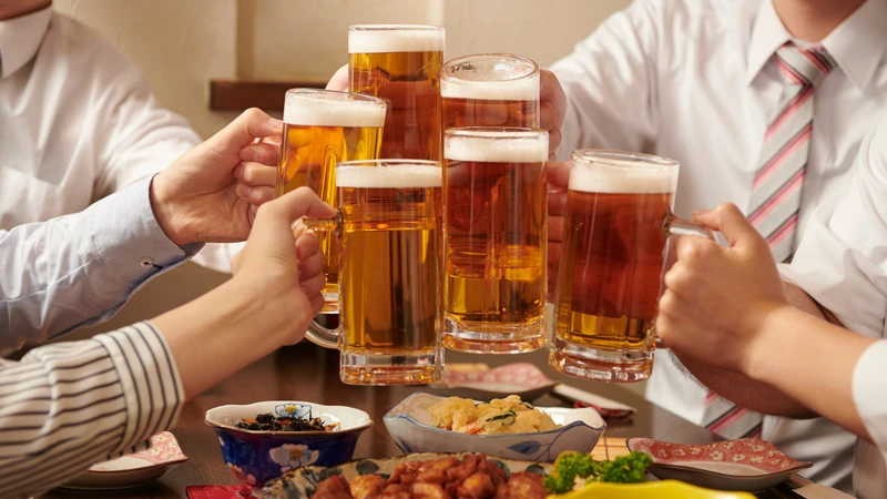 Hạn chế rượu bia và chất kích thích để giảm nguy cơ cương dương ngoài ý muốn