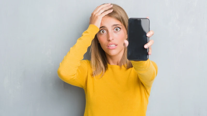 Người bị cyberbullying thường sợ dùng điện thoại, thu mình, kết quả học tập giảm sút rõ rệt