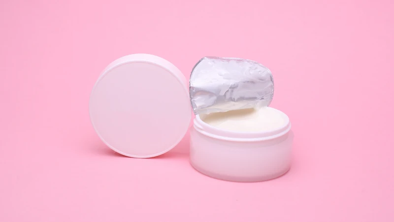 Có thể áp dụng điều trị bằng kem bôi đặc trị giúp da nhanh lành và phục hồi tốt hơn