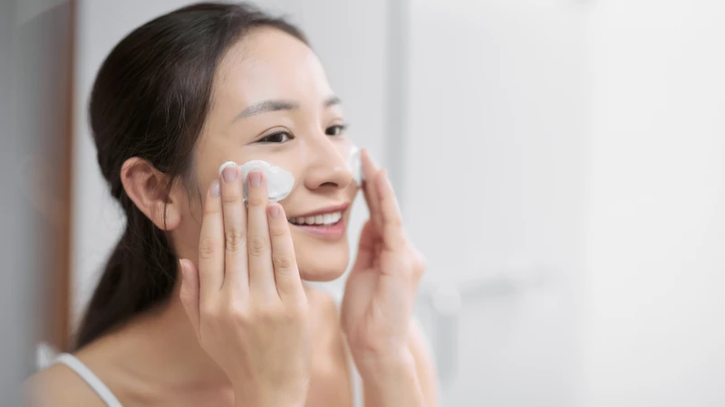 Tẩy tế bào chết định kỳ khắc phục da xỉn màu, thiếu sức sống