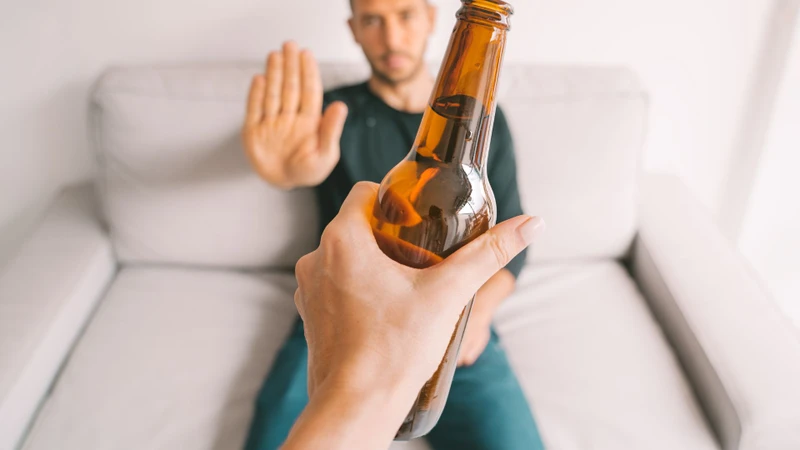 Nam giới nên hạn chế sử dụng bia rượu khi muốn có con