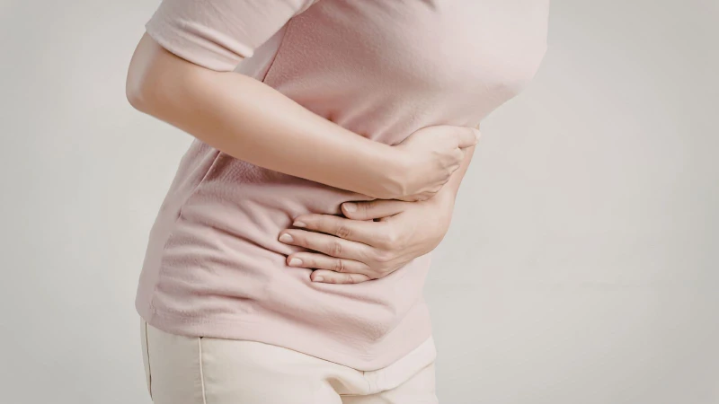 Có rất nhiều nguyên nhân dẫn đến đau bụng dưới gần mu