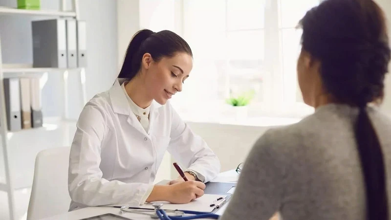 Nên đi khám nếu cơn đau cản trở sinh hoạt hàng ngày