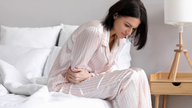 Nhiều nguyên nhân có thể gây đau bụng kinh nhưng không ra máu, từ sinh lý đến bệnh lý