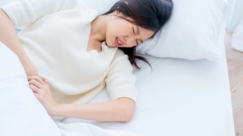 Thực phẩm nhiễm khuẩn có thể gây đau bụng ngộ độc