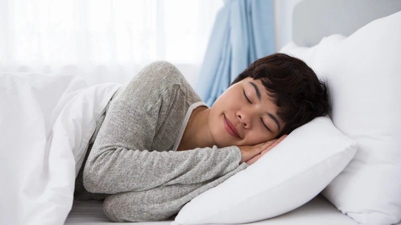 Ngủ đủ giấc để giảm căng thẳng, giúp cơ bắp có thời gian tái tạo