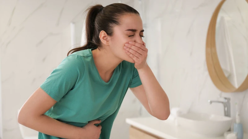 Buồn nôn, có hoặc không kèm nôn, có thể xuất hiện trong thời kỳ đầu mang thai