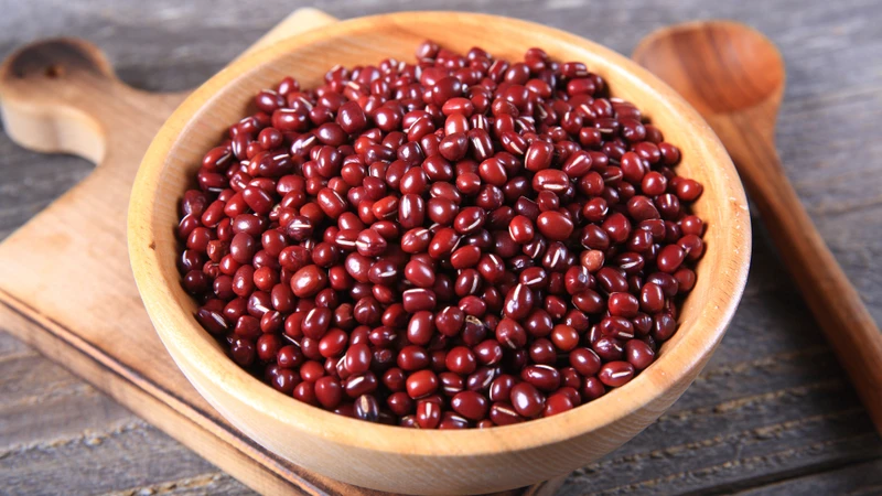 Đậu đỏ chứa hàm lượng chất xơ dồi dào, giúp thúc đẩy nhu động ruột