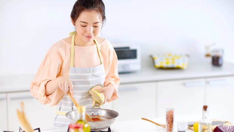 Ưu tiên nêm nếm dầu hào khi đang nấu ăn để giảm nguy cơ vi sinh vật tồn tại