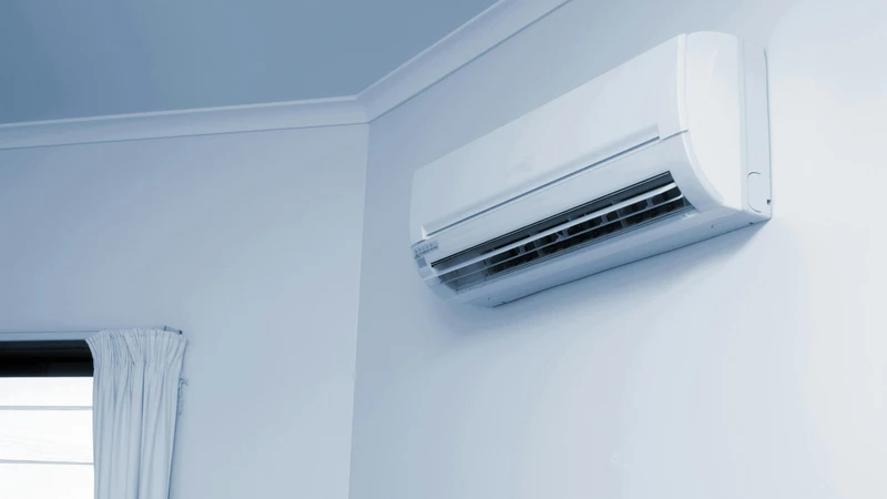 Tránh ngồi trước điều hòa hoặc gió lùa, giữ ấm cơ thể để ngăn ngừa trúng gió