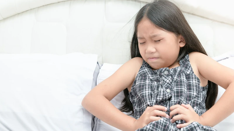 Đau bụng liên tục là dấu hiệu cảnh báo sốt xuất huyết chuyển nặng