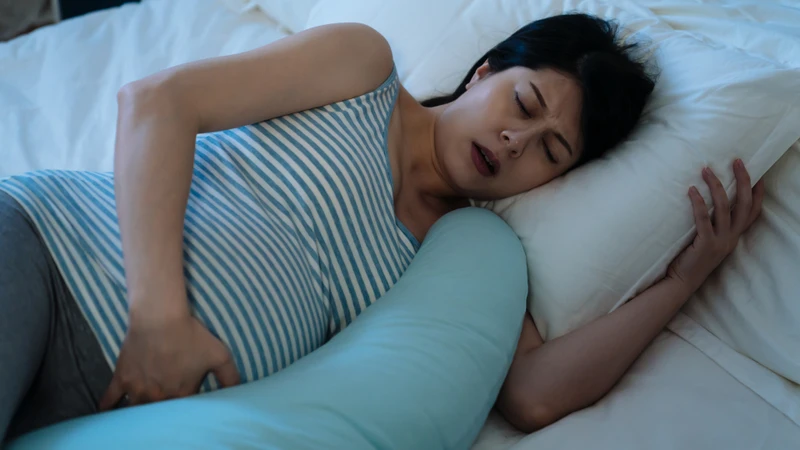 Những cơn gò giảm hoặc biến mất khi chuyển đổi tư thế, điều này cho thấy đây là những cơn gò giả