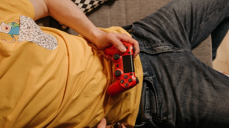 Suy giảm sức khỏe thể chất và thị lực là hậu quả của nghiện game kéo dài gây ra