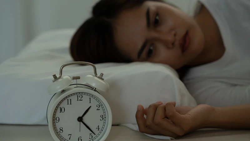 Thức giấc nhiều lần giữa đêm hay cảm giác ngột ngạt, có thể là dấu hiệu phòng ngủ thiếu oxy