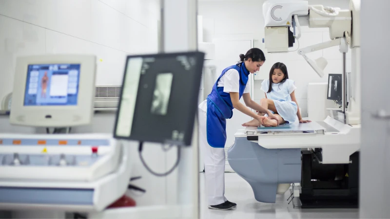 Chụp X-quang hỗ trợ bác sĩ chẩn đoán mức độ rạn xương