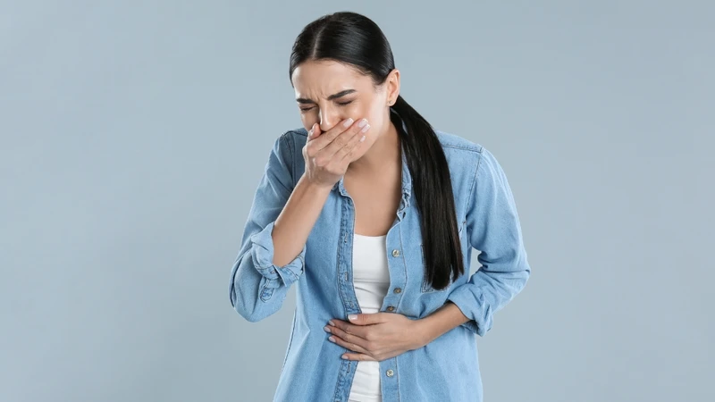 Ốm nghén nặng là một trong những dấu hiệu sinh con gái trong 3 tháng đầu phổ biến nhất