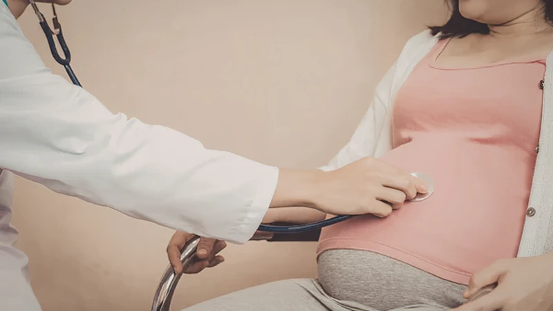 Mỗi lần khám thai giúp mẹ theo dõi sát sự phát triển của em bé