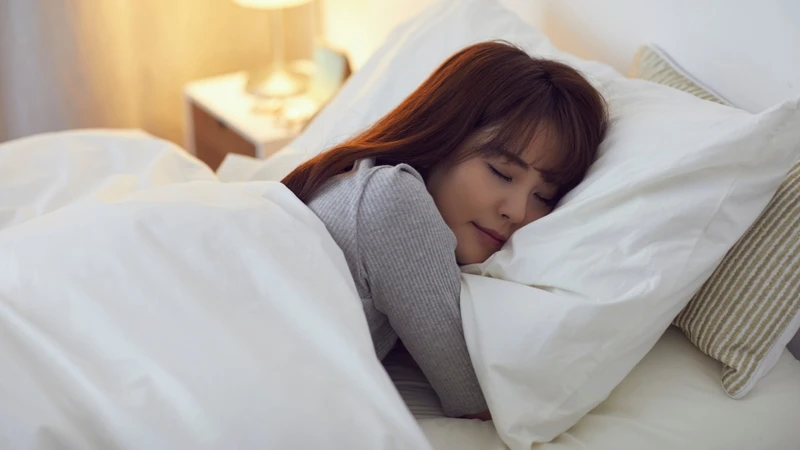 Chế độ nghỉ ngơi hợp lý, ngủ đủ giấc và vận động nhẹ nhàng có thể hỗ trợ quá trình tạo máu và phục hồi sức khỏe sau sinh