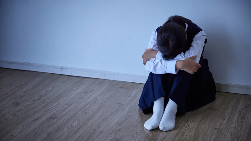 Ít nói và thu mình là một dấu hiệu trầm cảm ở học sinh