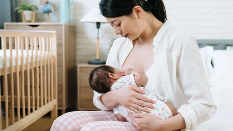 Dấu hiệu trẻ bị sặc sữa vào phổi: Nhận biết sớm để xử lý kịp thời 2