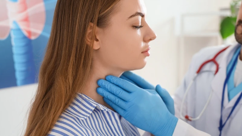 Có dấu hiệu nghi ngờ ung thư khoang miệng, cần khám sớm và không tự điều trị kéo dài