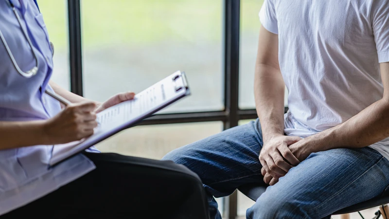 Xuất hiện u là dấu hiệu ung thư tinh hoàn cần bác sĩ thăm khám để chẩn đoán chính xác