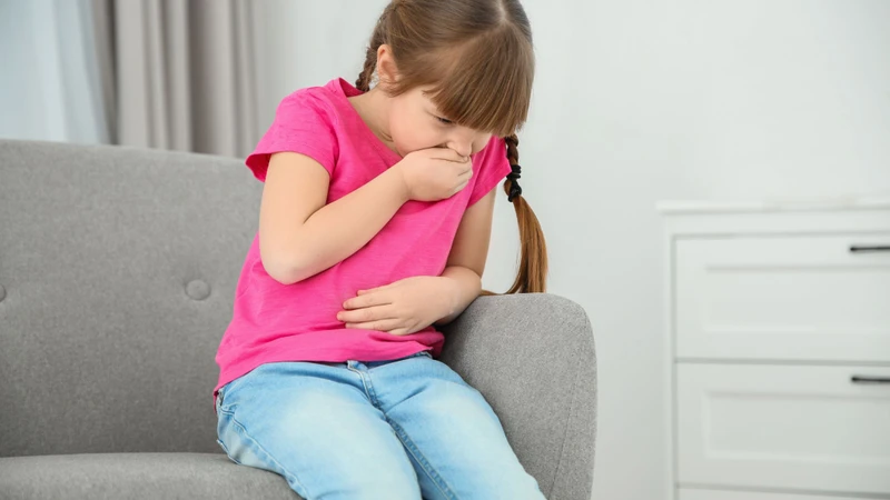 Trẻ nôn là là biến chứng nguy hiểm của viêm loét dạ dày