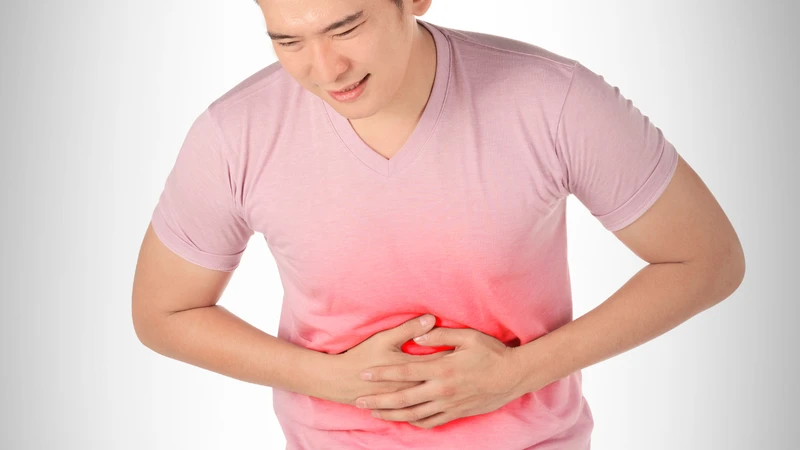 Người bệnh còn có thể gặp phải các biểu hiện buồn nôn, nôn ói, đầy hơi, khó tiêu