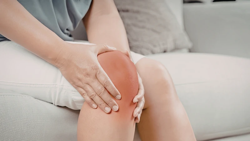 Đau khớp sau tiêm vắc xin là một phản ứng có thể gặp ở một số người sau khi tiêm phòng