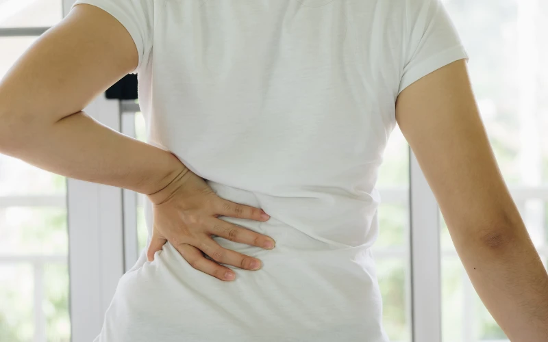 Sau sinh mổ, cơn đau thắt lưng có thể kéo dài 4 - 8 tuần sau đó