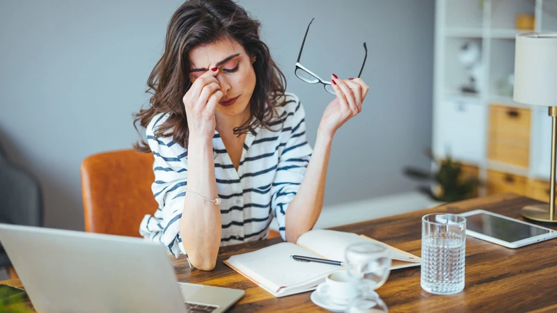 Một vài bệnh lý về mắt có thể là nguyên nhân gây nên cơn đau gần hốc mắt