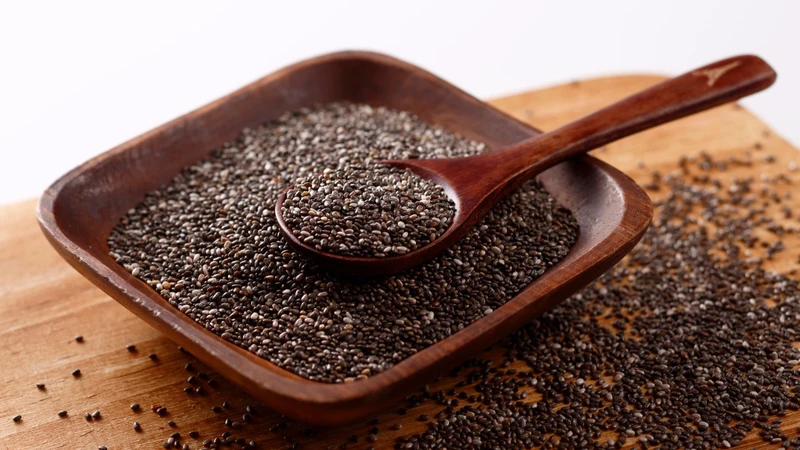 Hạt chia bổ sung nhiều dưỡng chất như omega-3, giúp hỗ trợ sức khỏe thần kinh