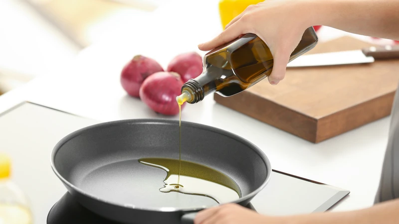 Đun dầu đến khi bốc khói làm biến đổi chất và tạo ra hợp chất có hại
