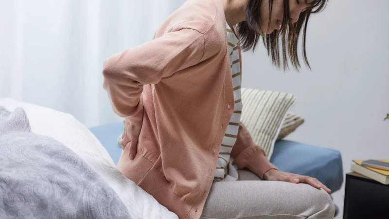 Đau thần kinh tọa gây cơn đau lan từ thắt lưng xuống chân