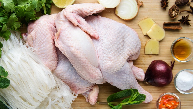 Thịt gà là nguồn cung cấp protein và nhiều dưỡng chất thiết yếu cho cơ thể