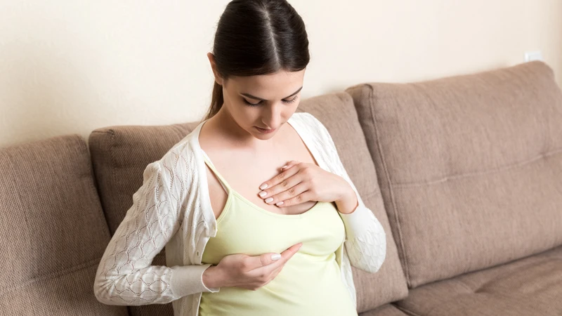 Kích thước ngực tăng lên có thể kéo căng các cơ và dây chằng