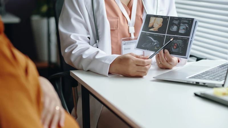 Không gian tử cung phức tạp ở thai đôi làm nguy cơ dây rốn quấn tăng cao hơn