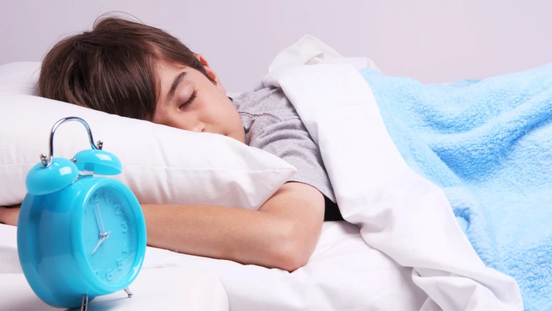 Ban đêm là thời điểm cơ thể tiết nhiều hormone tăng trưởng nhất, giấc ngủ chất lượng sẽ giúp trẻ phát triển chiều cao tốt hơn