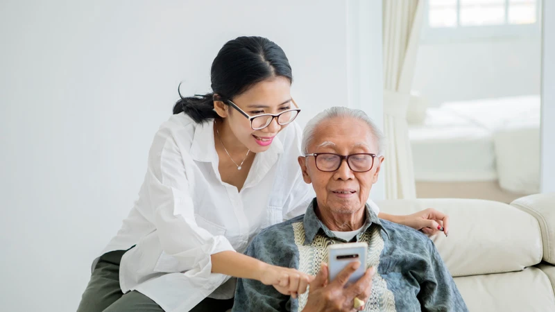 Hỗ trợ tâm lý và động viên tinh thần giúp người bệnh ổn định cảm xúc sau tai biến