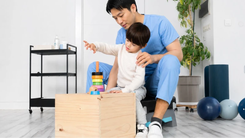Chậm phát triển vận động và ngôn ngữ là biểu hiện cần được lưu ý ở trẻ