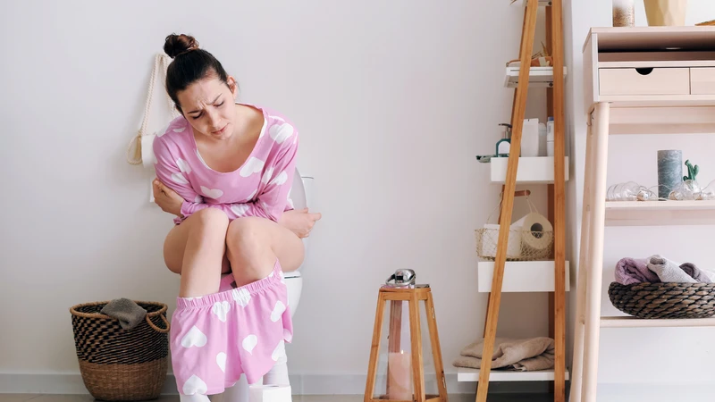 Đi ngoài phân lỏng trắng đục là bị làm sao?4