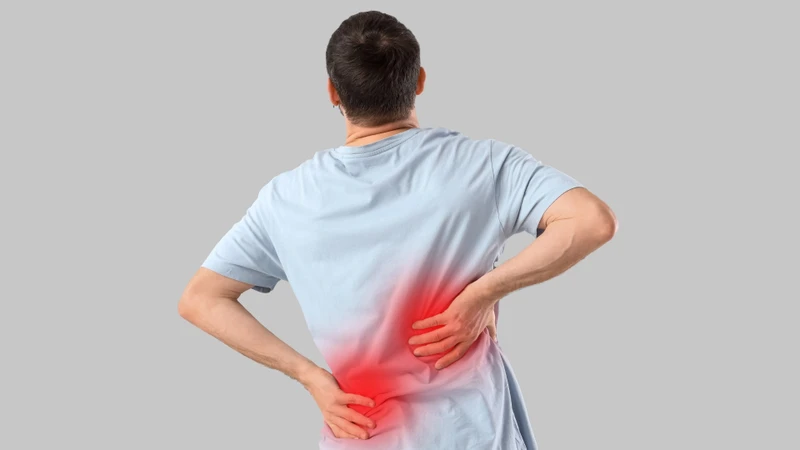 Người bệnh nên đến cơ sở y tế càng sớm càng tốt nếu tiểu ra máu kèm theo đau quặn vùng thắt lưng, đau bụng dưới hoặc đau khi đi tiểu