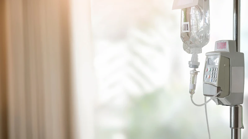 Dịch truyền tĩnh mạch là dung dịch vô trùng được đưa trực tiếp vào lòng tĩnh mạch bằng kim tiêm hoặc catheter thông qua hệ thống dây truyền