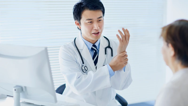 Tránh mặc đồ có kim loại khi đi đo loãng xương